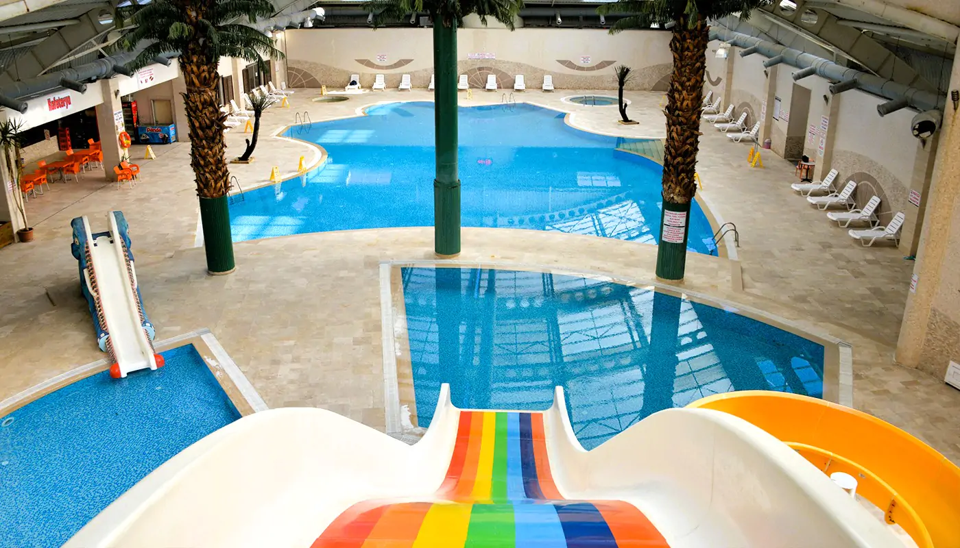 Aileniz İle Keyifli Vakitler Geçirin Erkek ve Kadın 2 Ayrı Aquapark'ımız bulunmaktadır.
