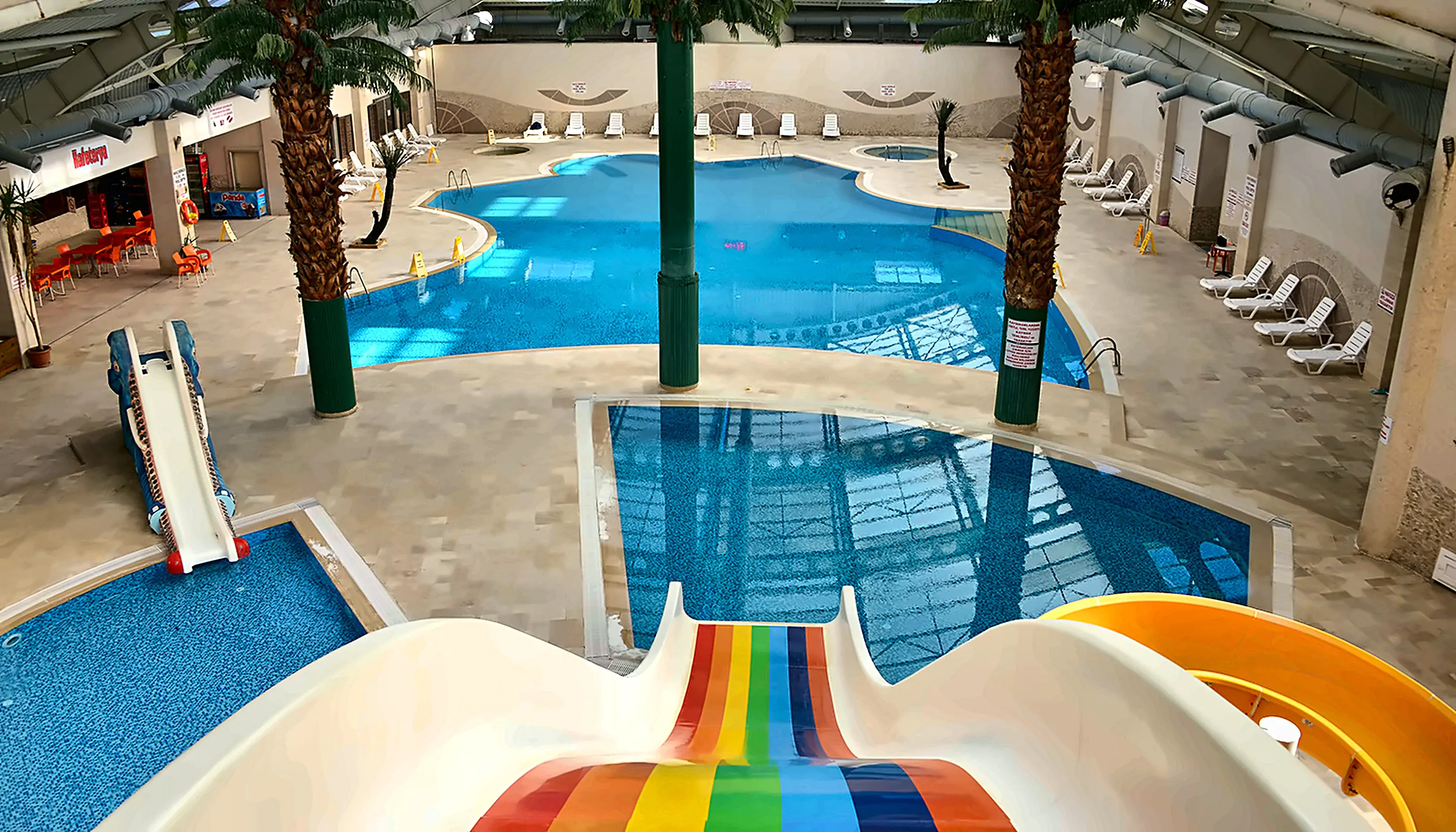 Aileniz İle Keyifli Vakitler Geçirin Erkek ve Kadın 2 Ayrı Aquapark'ımız bulunmaktadır.